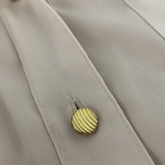 Chico’s tan long sleeve dress blouse - Size 0 - Picture 4 of 6